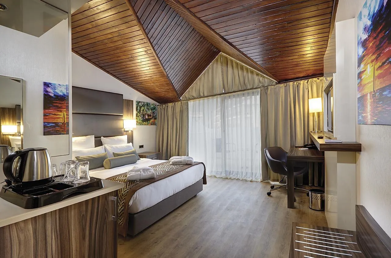 Ramada Resort By Wyndham Akbuk Akbük 4*,